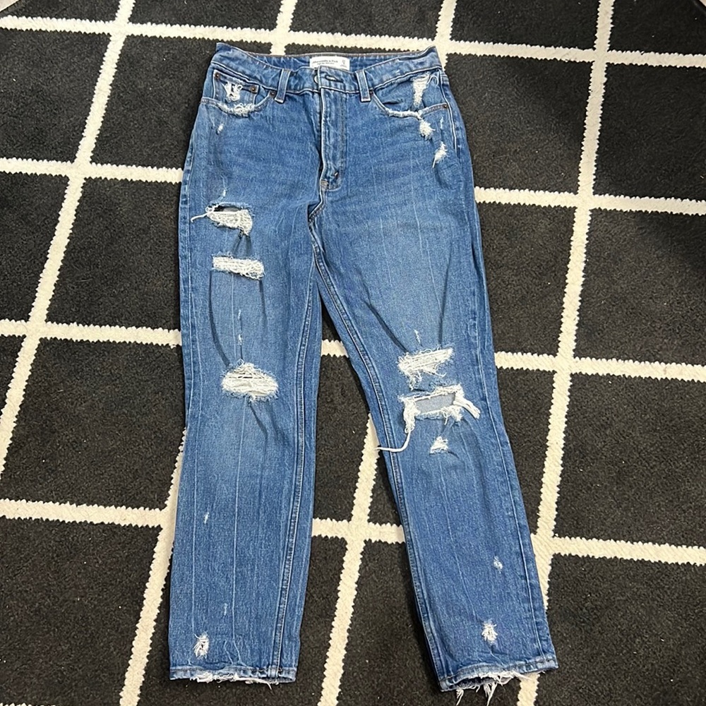 Like new Abercrombie & Fitch mom jeans. Curve love, size 27.